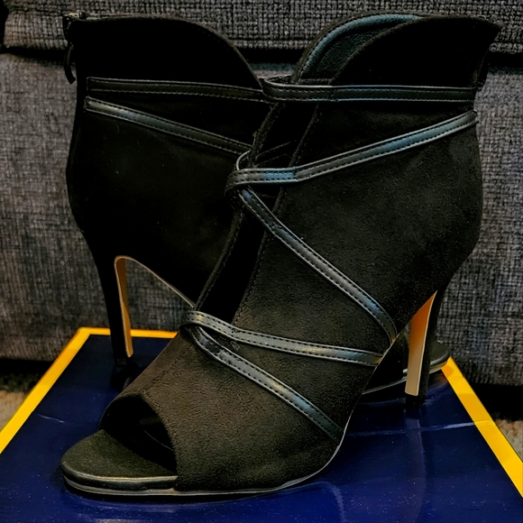 Black open strappy bootie/heel - Picture 1 of 2